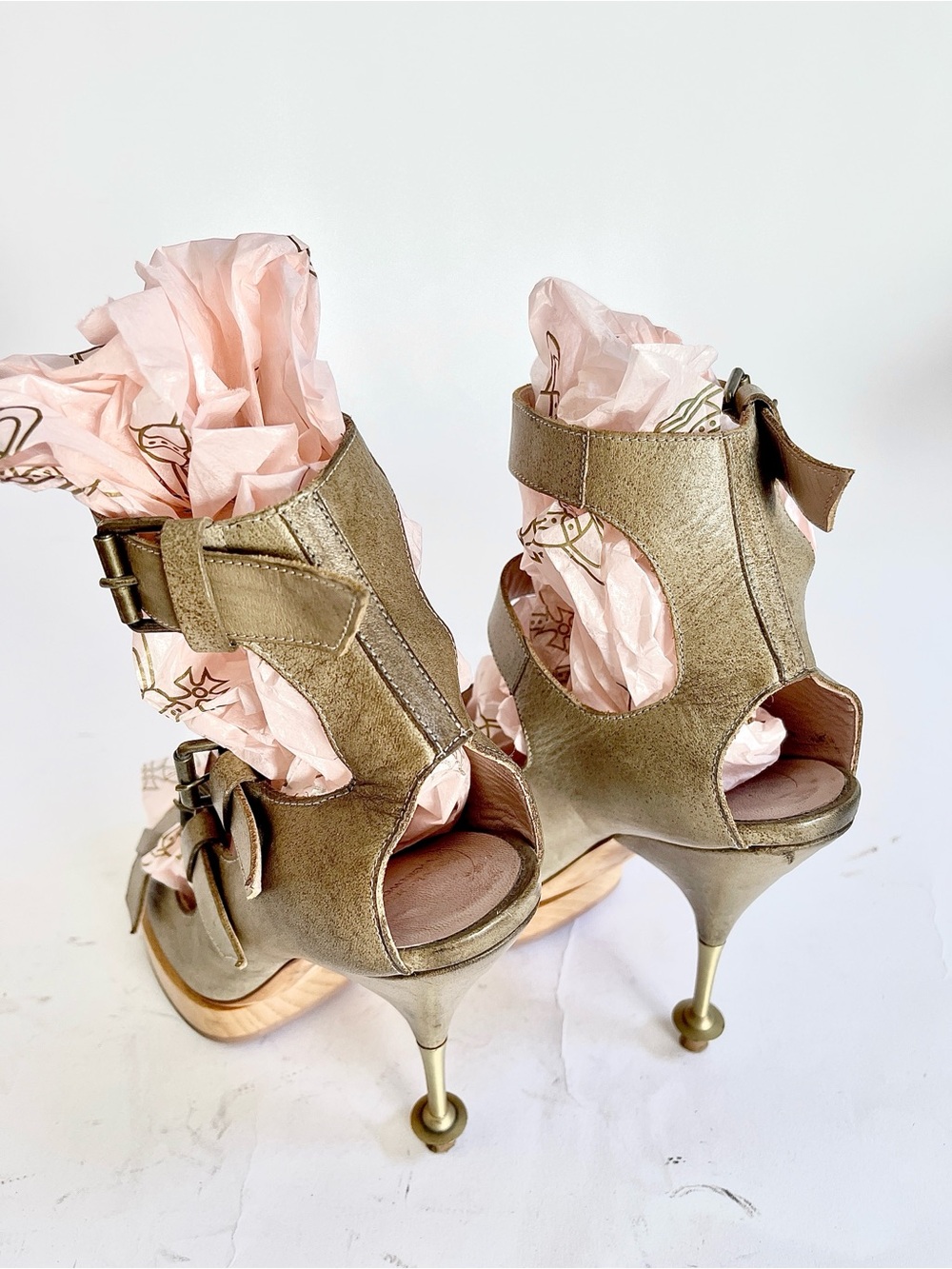 Vivienne Westwood Animal Toe Light Grey Leather Buckle Sandals Orb Heel US 7 - Picture 11 of 16